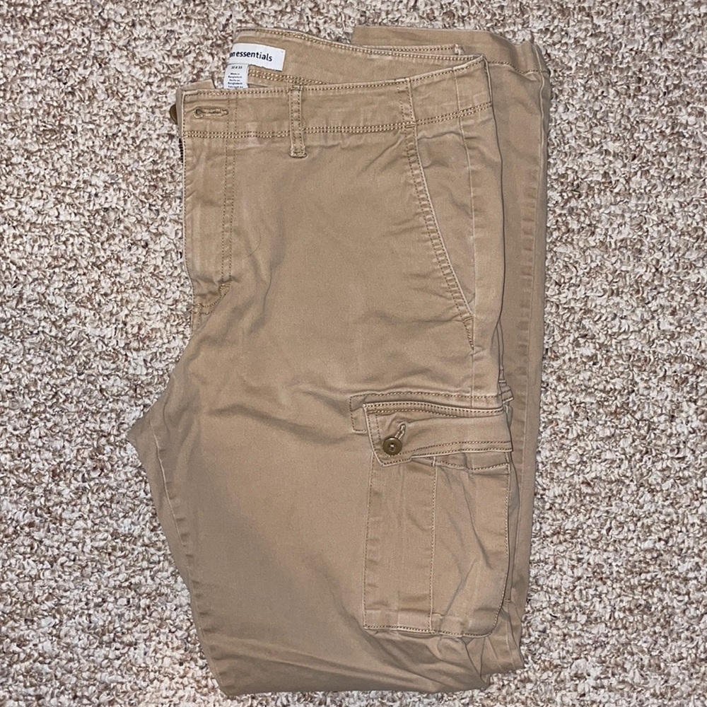 Amazon men’s slim cargo pants, size 32x33, khaki